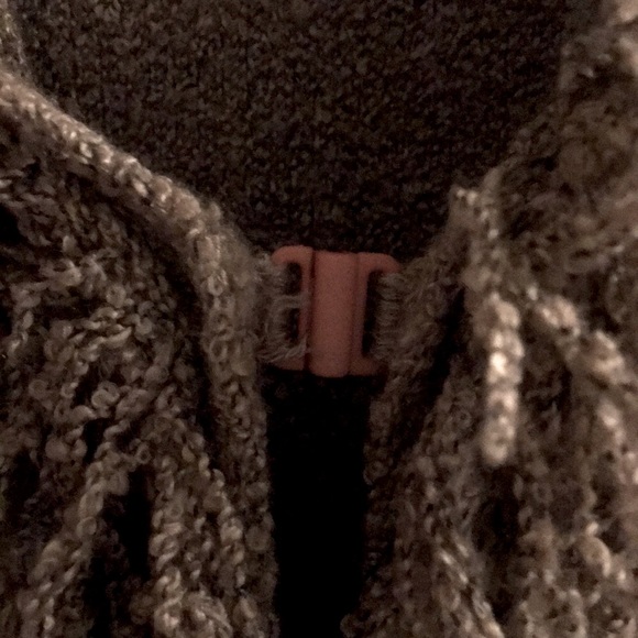 Adorable sweater cardigan with fringe detail - Picture 2 of 3